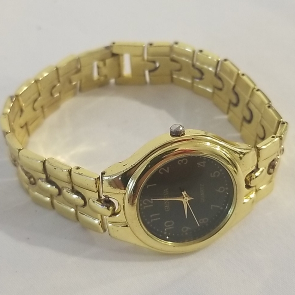 GENEVA Gold Ladies Chunky Watch - Picture 5 of 5